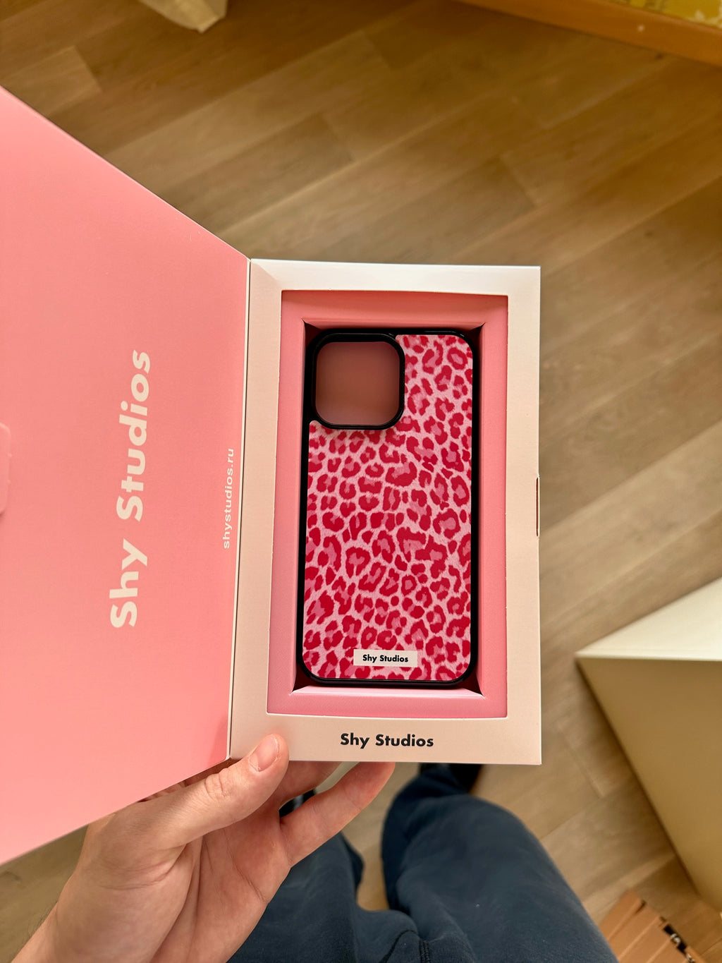Pinky Leo