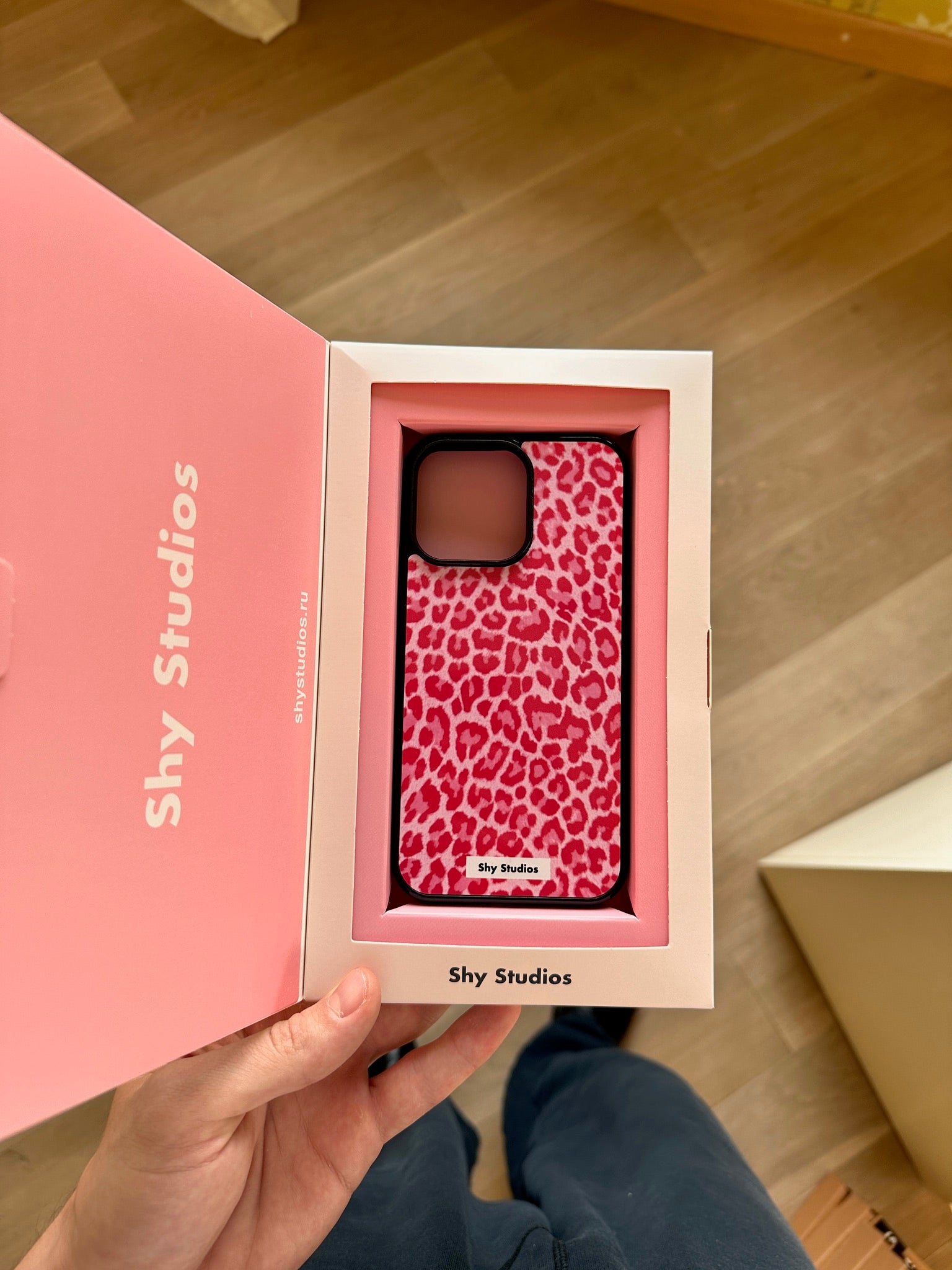 Pinky Leo